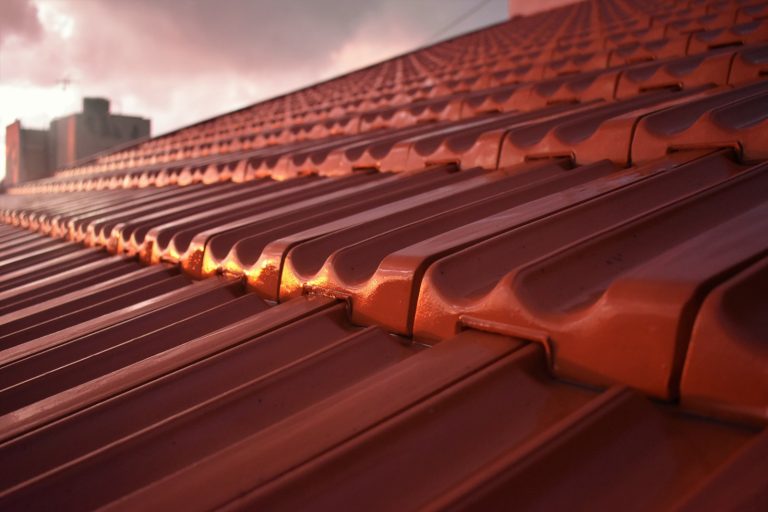 Choosing the Right Roofing Contractor: A Homeowner’s Guide